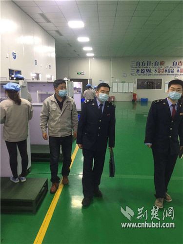 助力企业复工复产荆州开发区税务局青年干部在行动